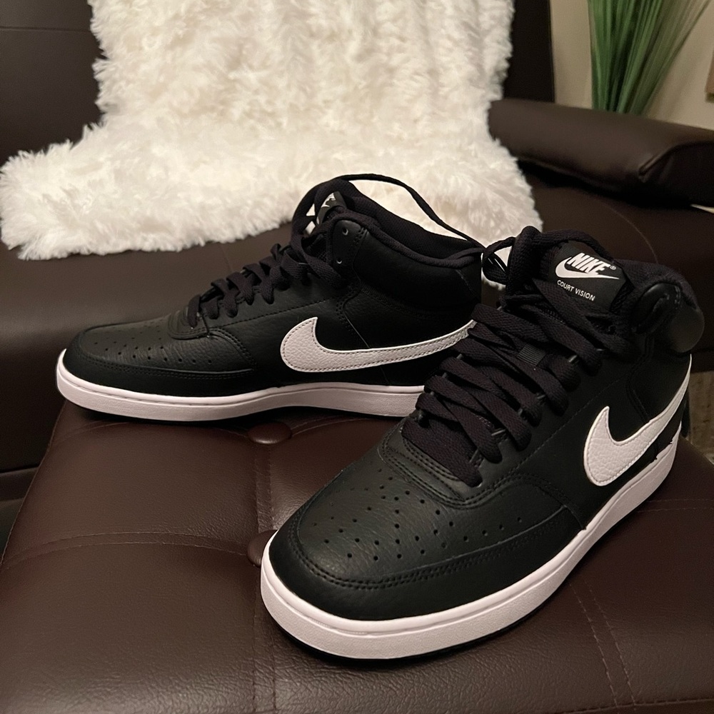 NWT Nike Court Vision Womens midtop black and white sneakers- Size US9